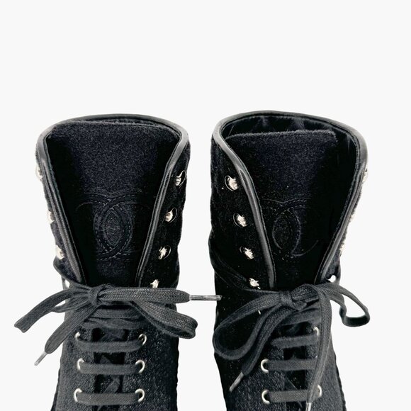 Chanel Tweed Combat Boots EU 37 US 6-6.5 Black CC Chain Quilted Lace Up Ankle - Picture 4 of 11